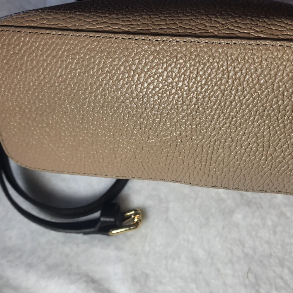 Valentina Italian Pebbled Leather Beige Women's Crossbody Bag EUC